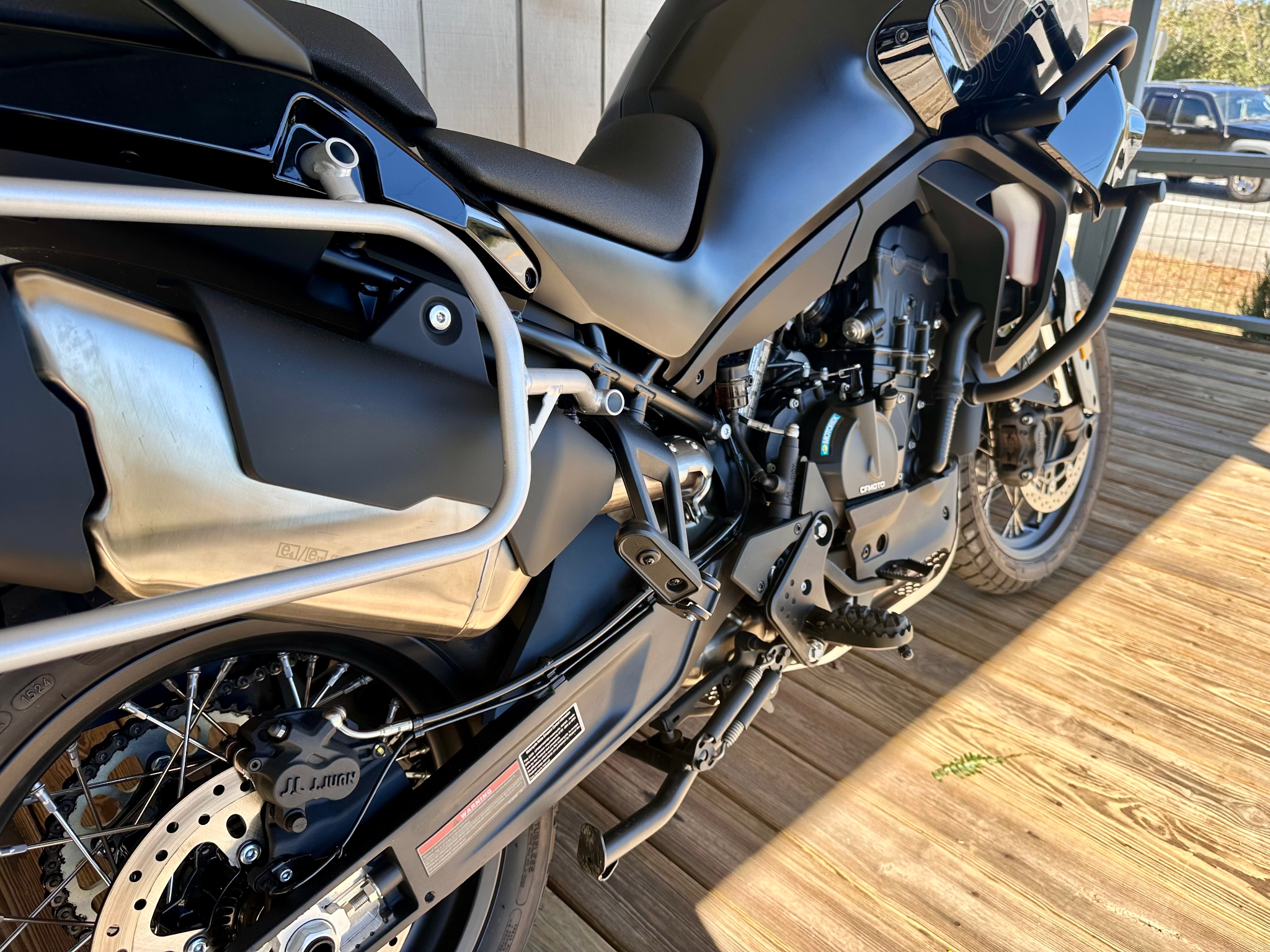 Side view showing exhaust, rear wheel and luggage support